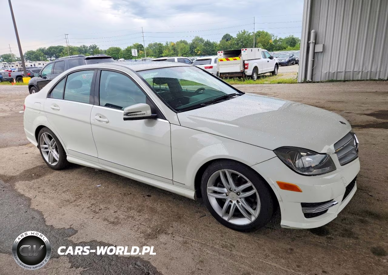2012 Mercedes-Benz C 300 4Matic VIN:WDDGF8BB9CA609988 - 4