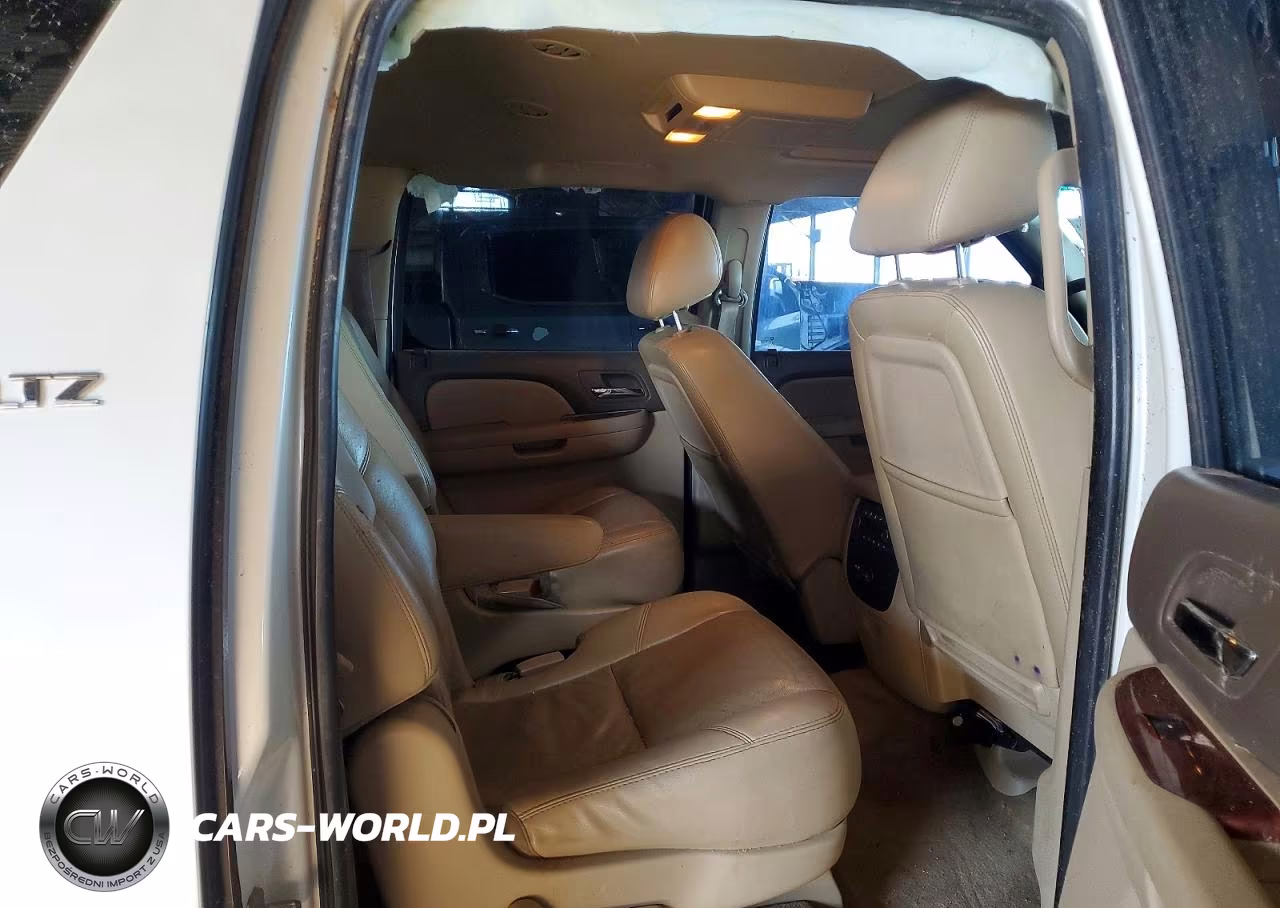 2011 Chevrolet Suburban C1500 Ltz VIN:1GNSCKE07BR175002 - 10