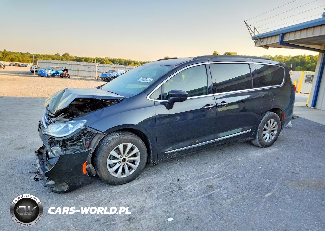 2017 Chrysler Pacifica Touring L VIN:2C4RC1BG0HR704652 - 1