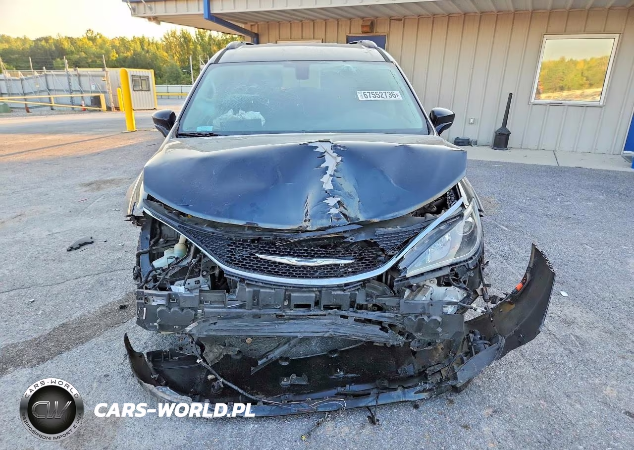 2017 Chrysler Pacifica Touring L VIN:2C4RC1BG0HR704652 - 5