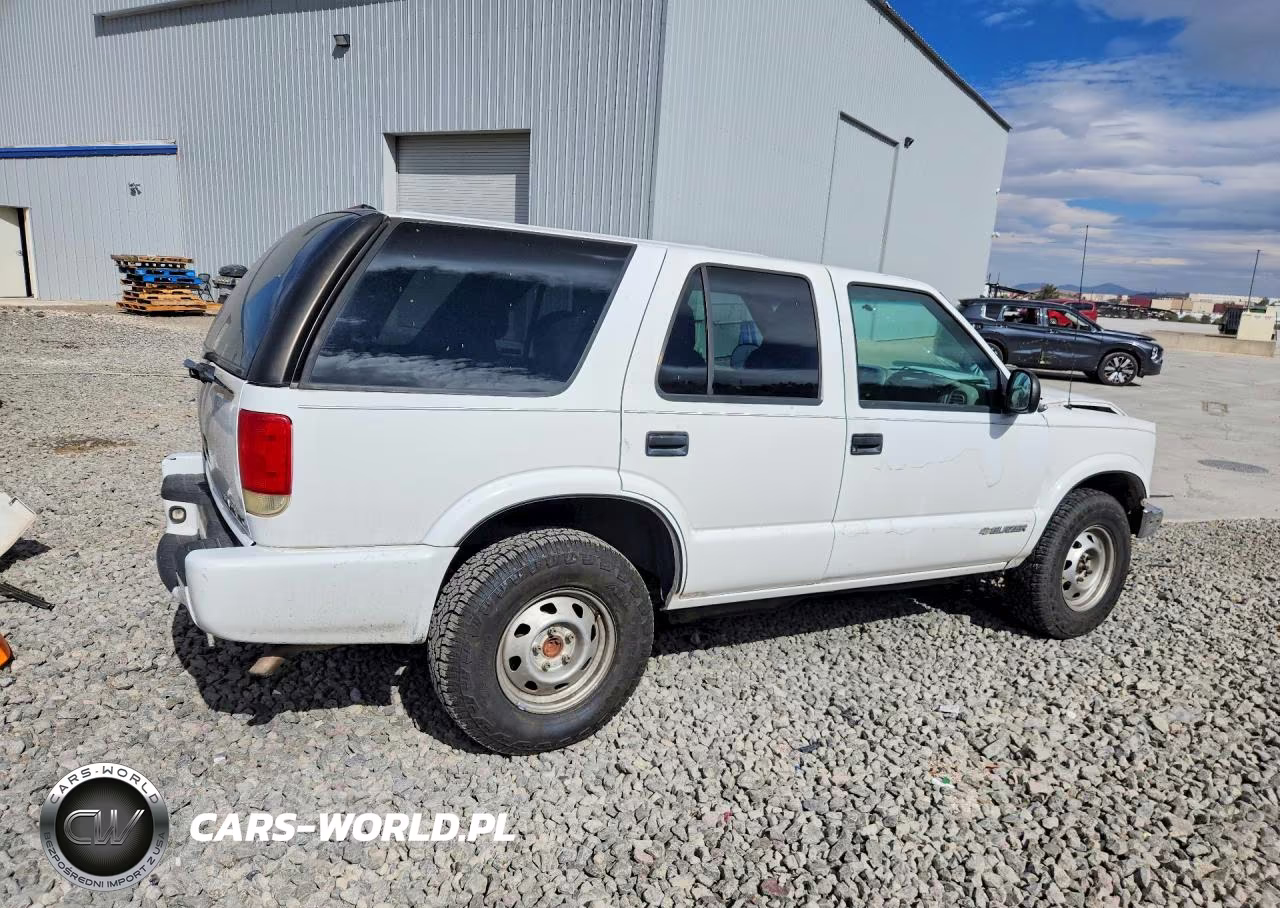 1998 Chevrolet Blazer VIN:1GNDT13W8W2246202 - 3