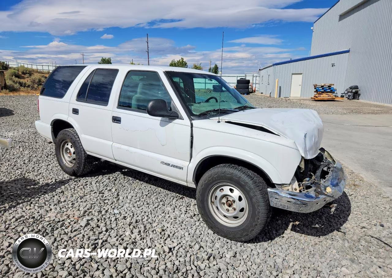 1998 Chevrolet Blazer VIN:1GNDT13W8W2246202 - 4