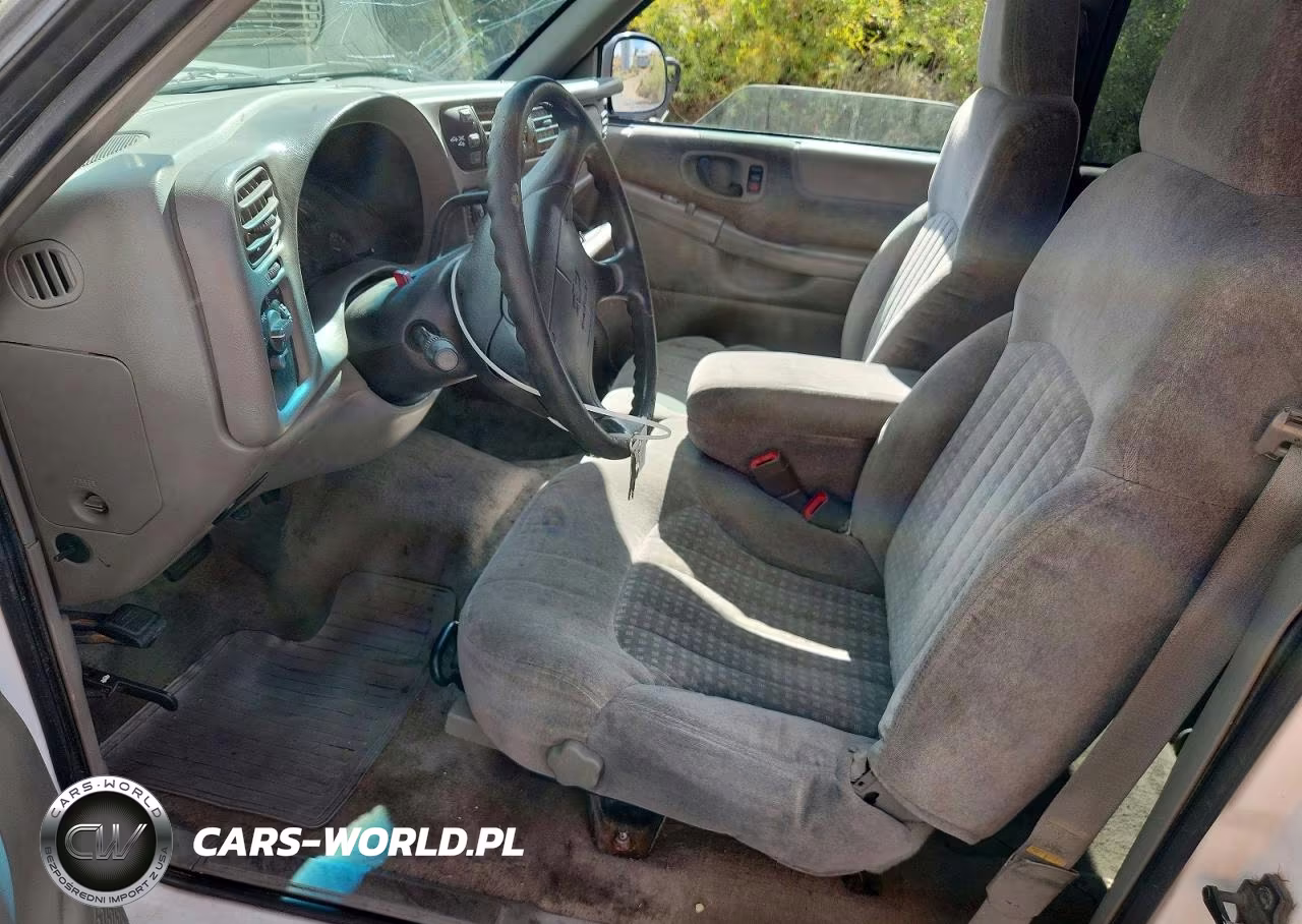 1998 Chevrolet Blazer VIN:1GNDT13W8W2246202 - 7