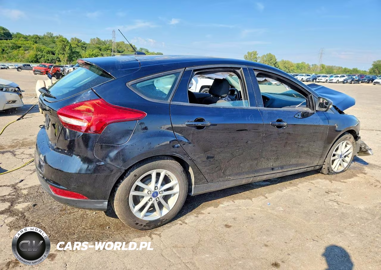 2017 Ford Focus Se VIN:1FADP3K28HL228471 - 3