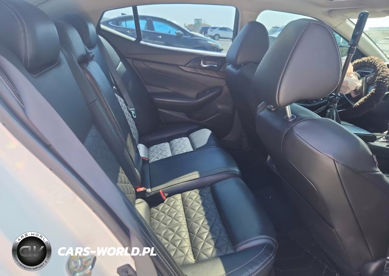 2018 Nissan Maxima Platinum VIN:1N4AA6AP5JC366302 - 10