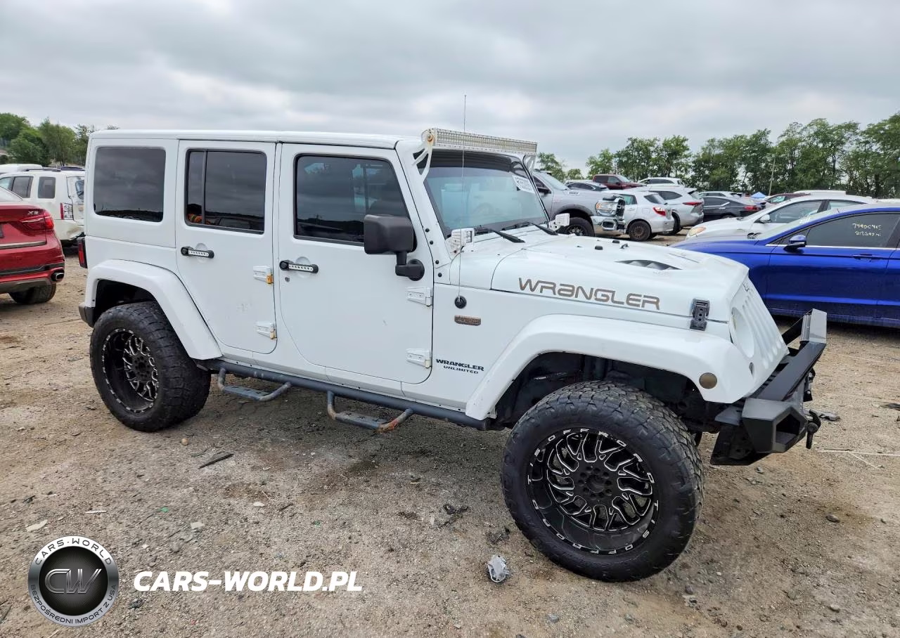 2017 Jeep Wrangler Unlimited Sahara VIN:1C4BJWEG0HL510096 - 4