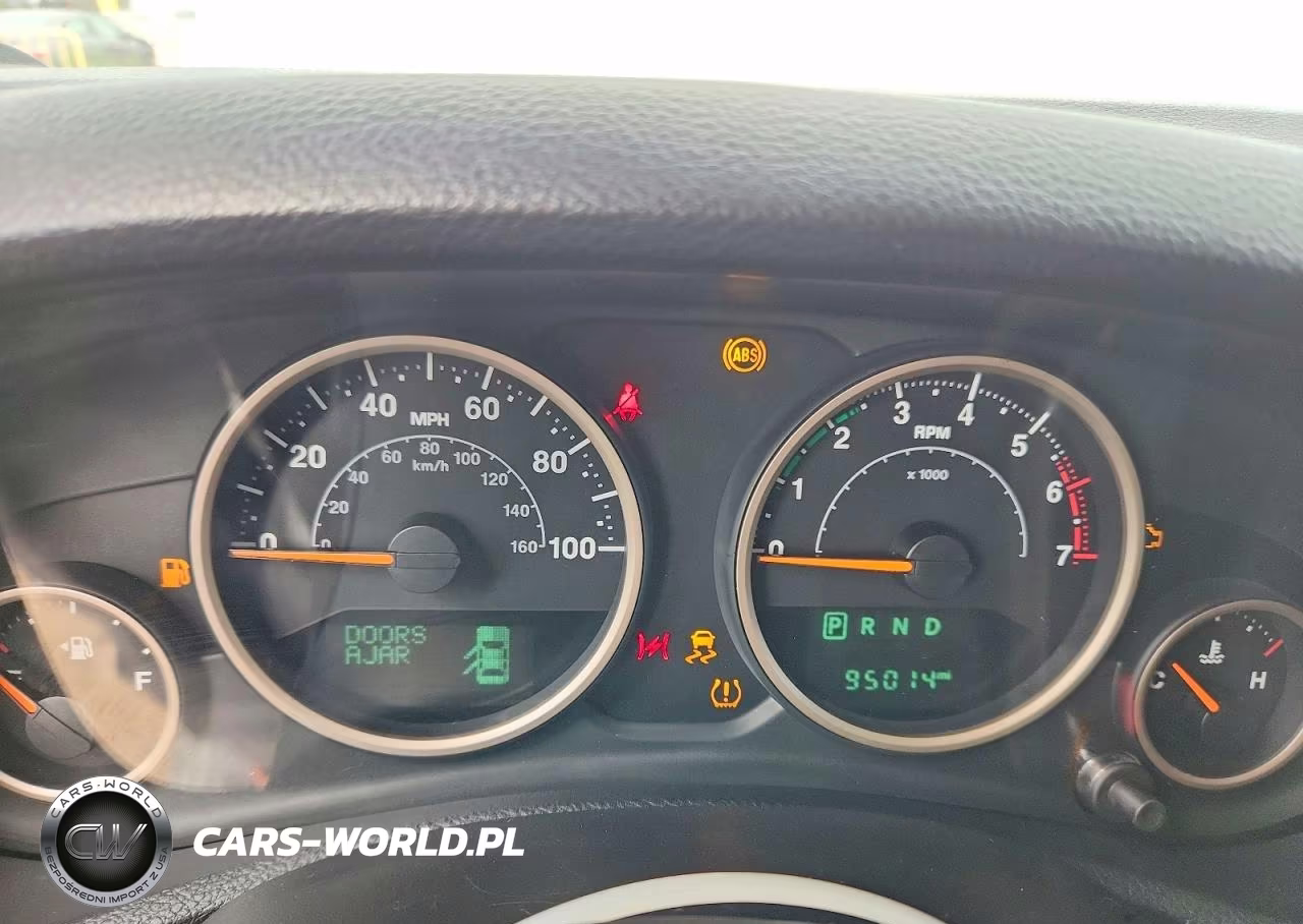 2017 Jeep Wrangler Unlimited Sahara VIN:1C4BJWEG0HL510096 - 9