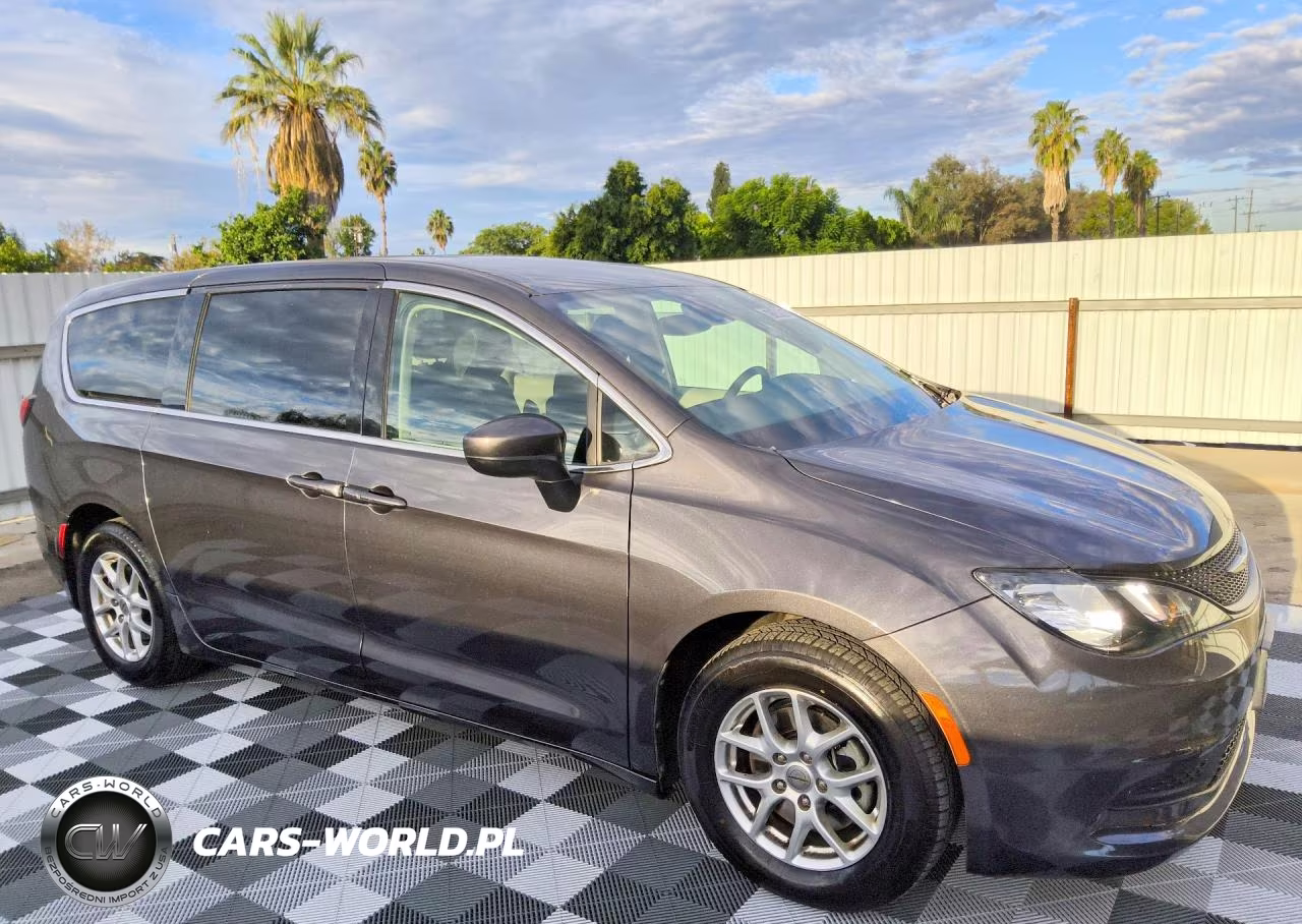 2023 Chrysler Voyager Lx VIN:2C4RC1CG5PR519638 - 4