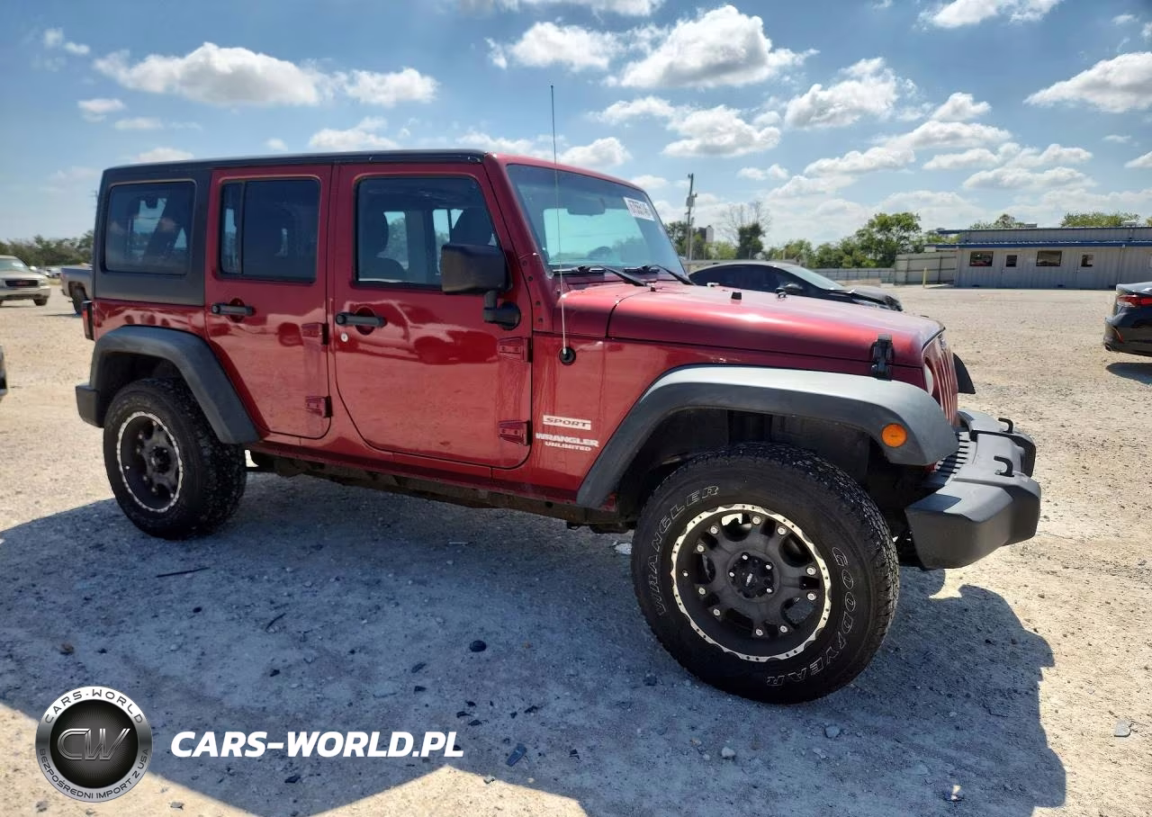 2012 Jeep Wrangler Unlimited Sport VIN:1C4BJWDG1CL136754 - 4