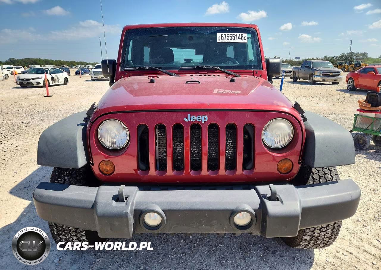 2012 Jeep Wrangler Unlimited Sport VIN:1C4BJWDG1CL136754 - 5