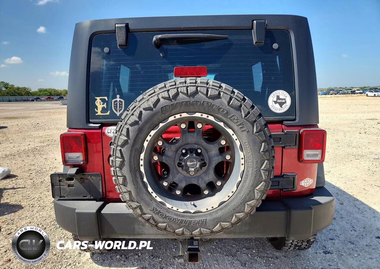 2012 Jeep Wrangler Unlimited Sport VIN:1C4BJWDG1CL136754 - 6