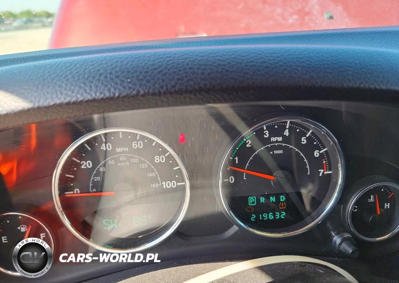 2012 Jeep Wrangler Unlimited Sport VIN:1C4BJWDG1CL136754 - 9