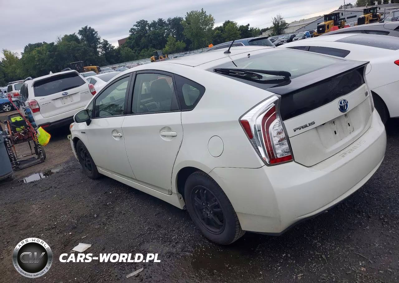 2015 Toyota Prius Two VIN:JTDKN3DU8F0471699 - 2