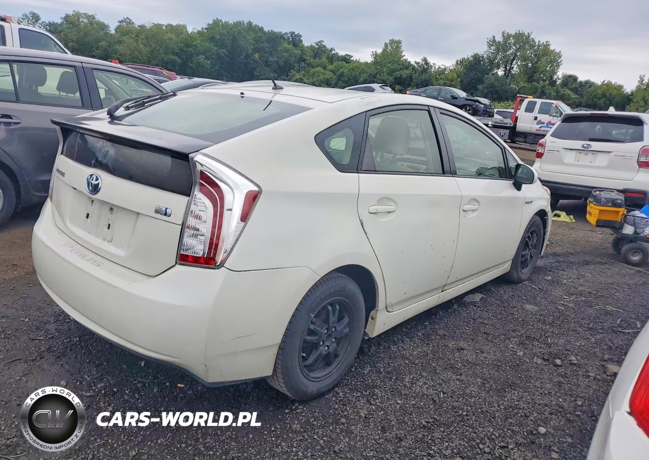 2015 Toyota Prius Two VIN:JTDKN3DU8F0471699 - 3