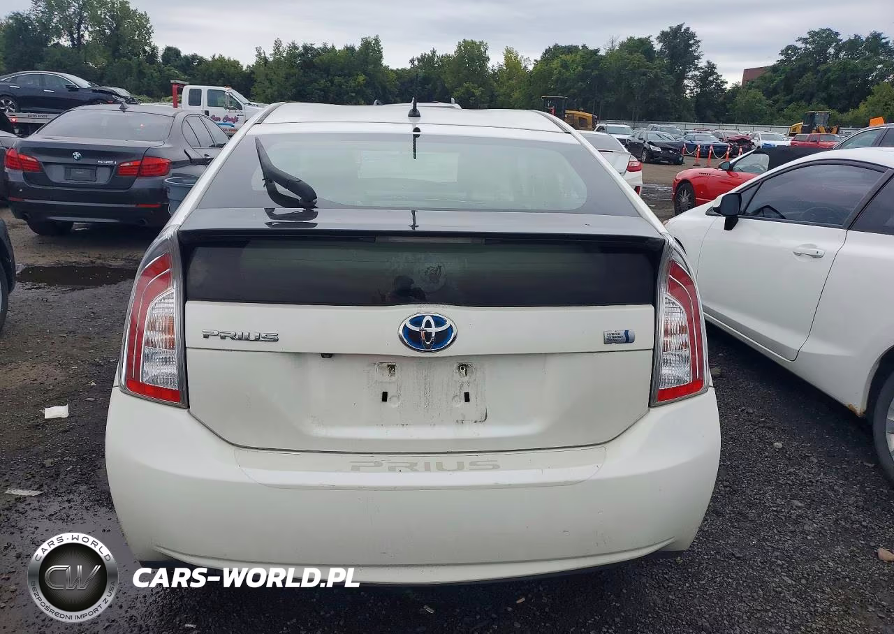 2015 Toyota Prius Two VIN:JTDKN3DU8F0471699 - 6