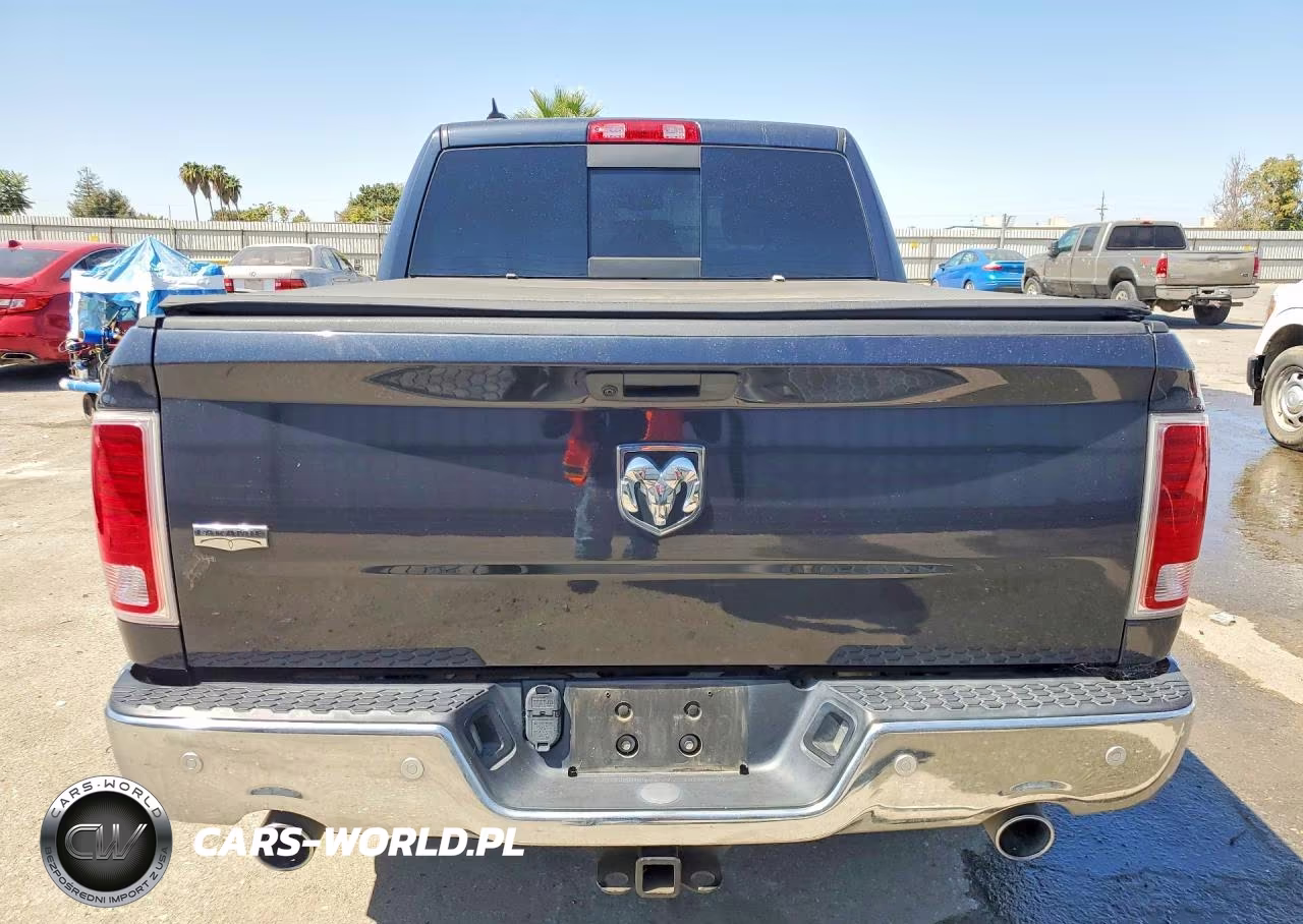 2019 Ram 1500 Classic Laramie VIN:1C6RR6NM4KS747711 - 6