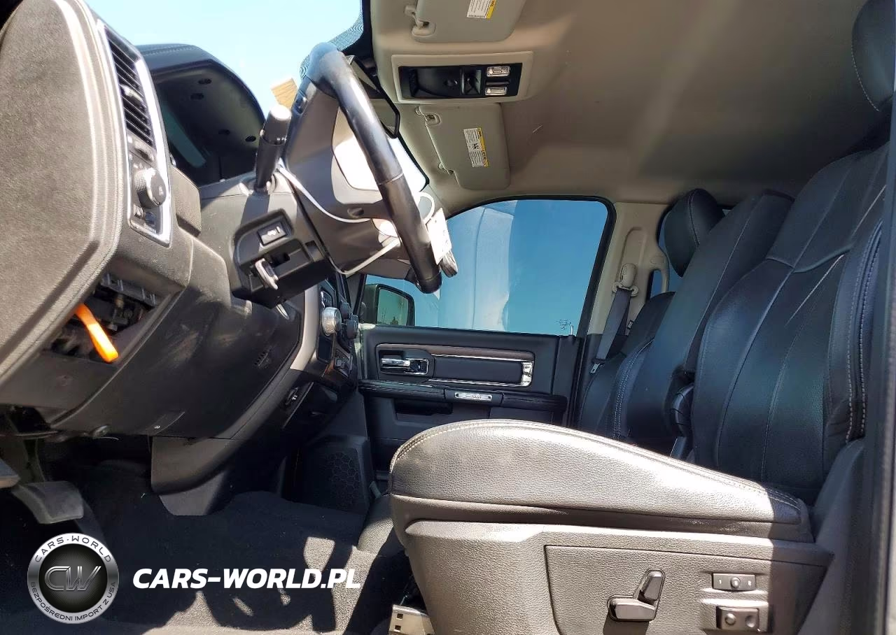 2019 Ram 1500 Classic Laramie VIN:1C6RR6NM4KS747711 - 7