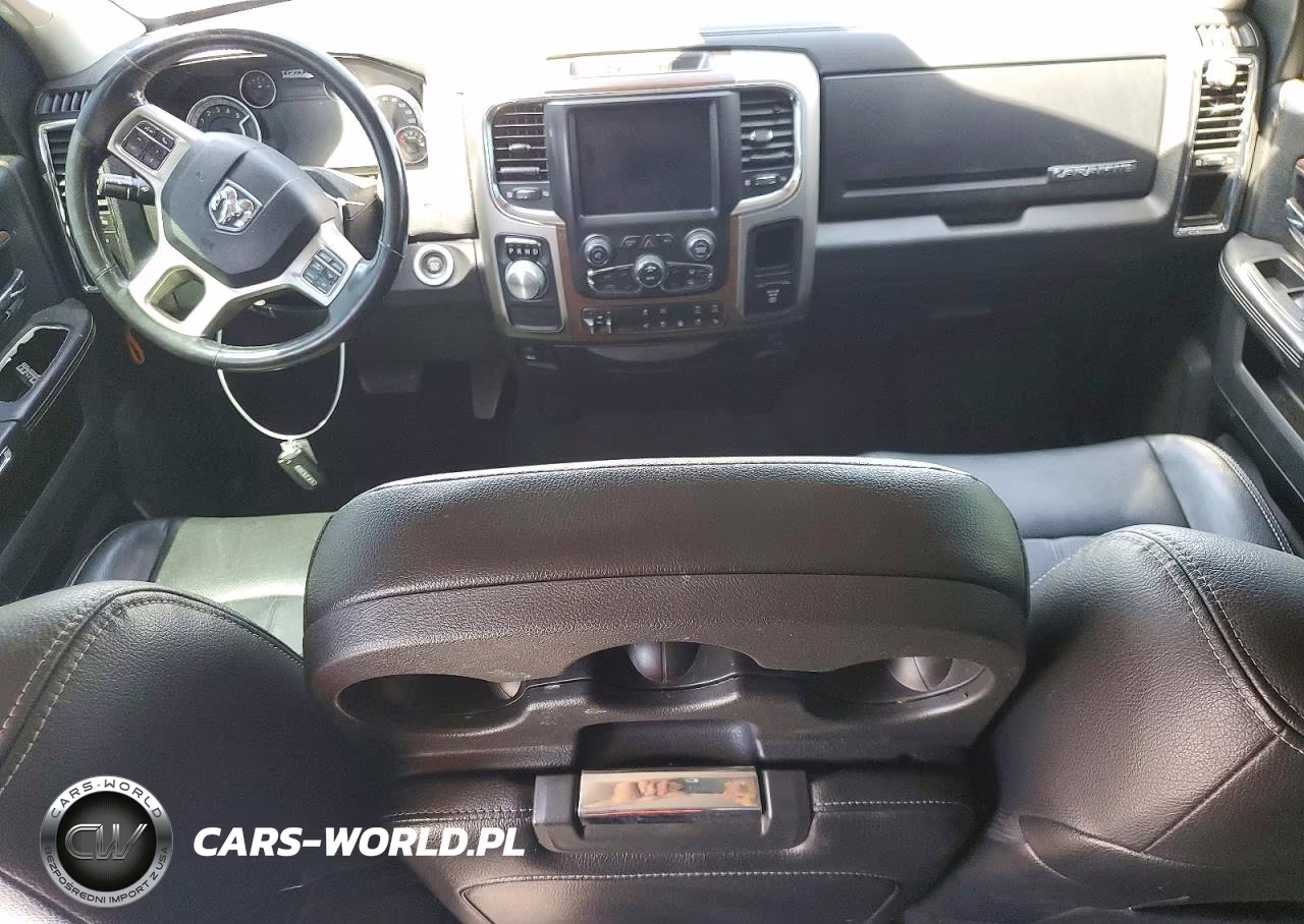 2019 Ram 1500 Classic Laramie VIN:1C6RR6NM4KS747711 - 8