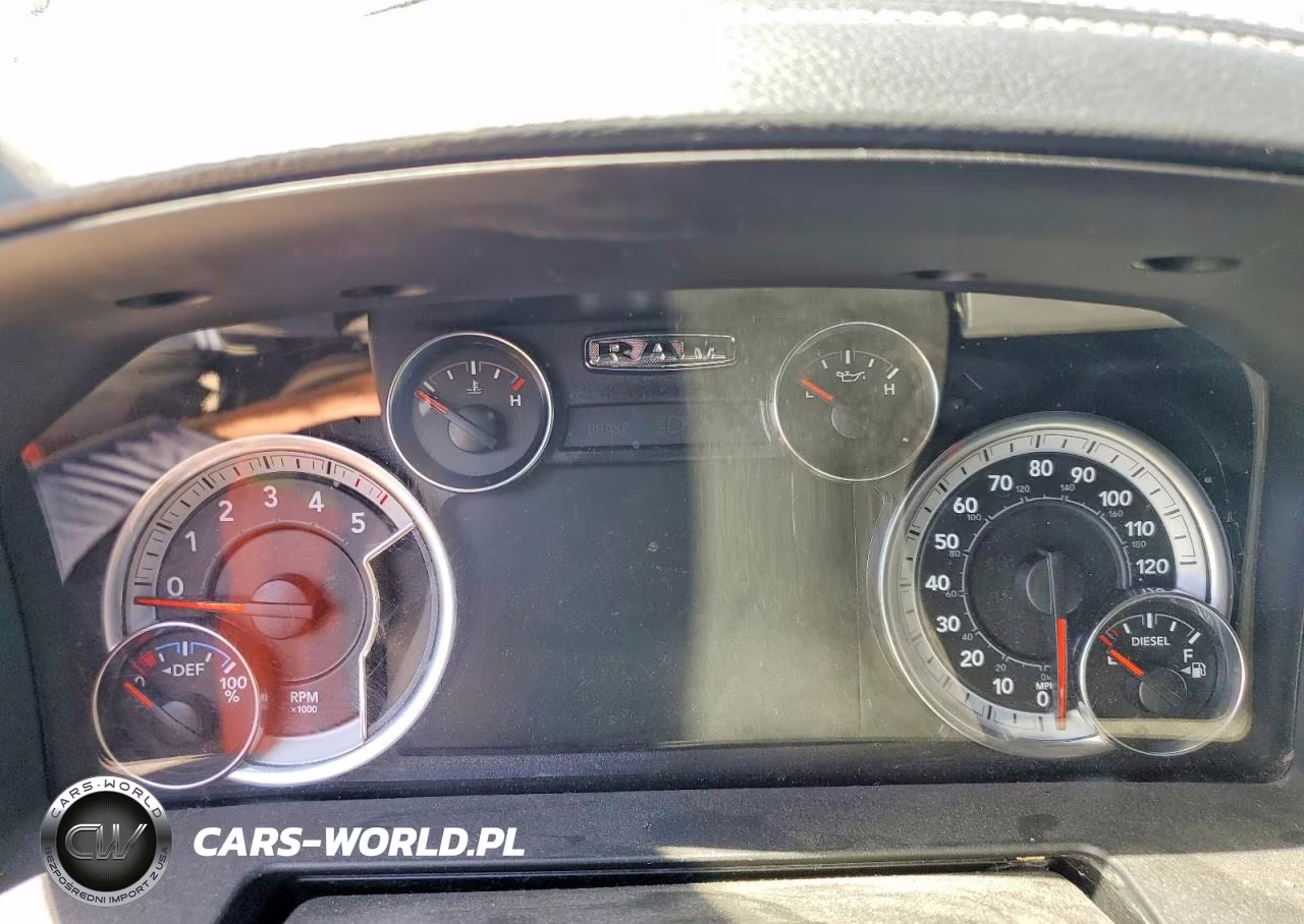 2019 Ram 1500 Classic Laramie VIN:1C6RR6NM4KS747711 - 9
