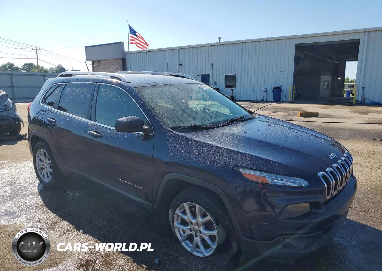 2015 Jeep Cherokee Latitude VIN:1C4PJLCB7FW689843 - 4