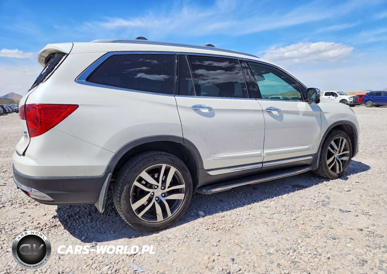 2016 Honda Pilot Touring VIN:5FNYF6H93GB017135 - 3