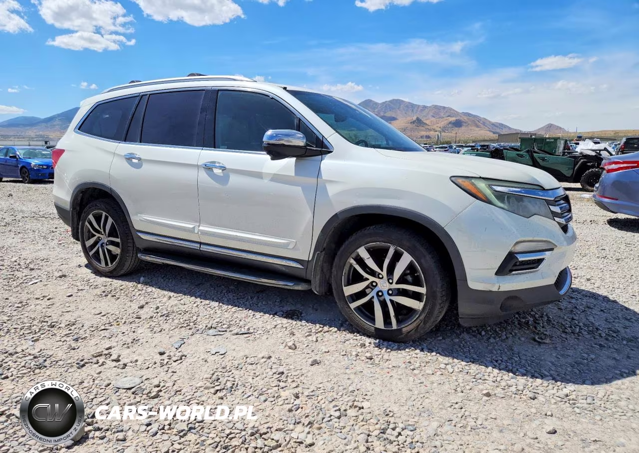 2016 Honda Pilot Touring VIN:5FNYF6H93GB017135 - 4