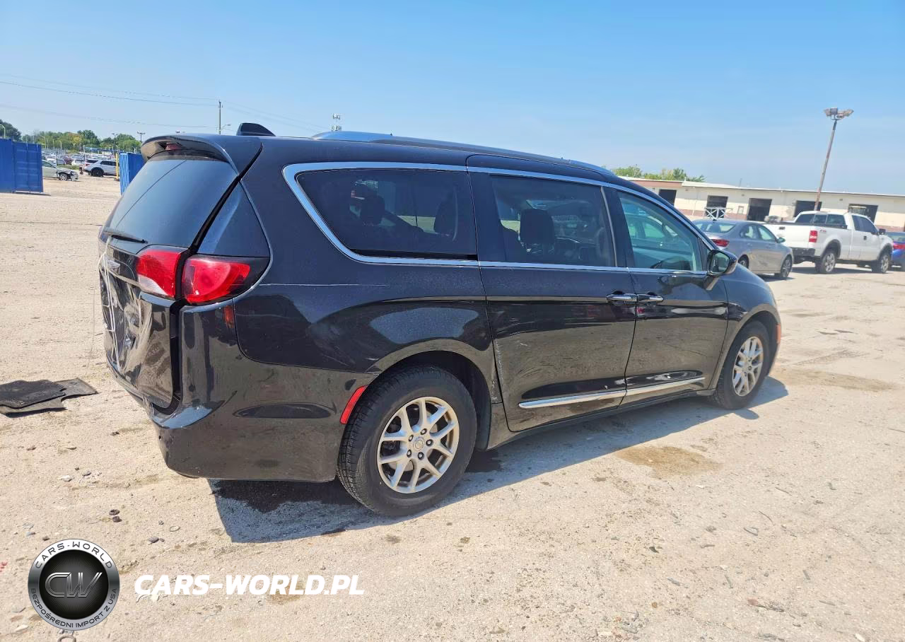2020 Chrysler Pacifica Touring L VIN:2C4RC1BG9LR264150 - 3