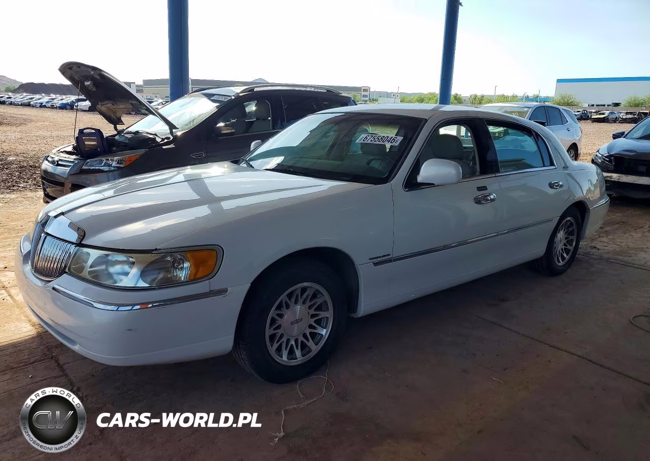 2000 Lincoln Town Car Signature