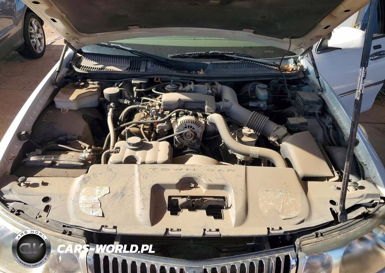 2000 Lincoln Town Car Signature VIN:1LNHM82W6YY902586 - 11