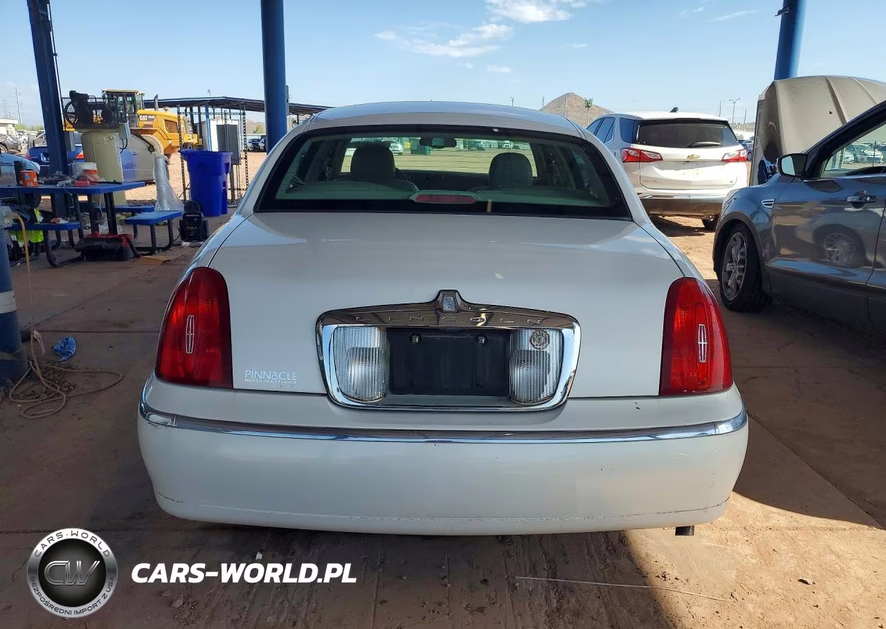 2000 Lincoln Town Car Signature VIN:1LNHM82W6YY902586 - 6
