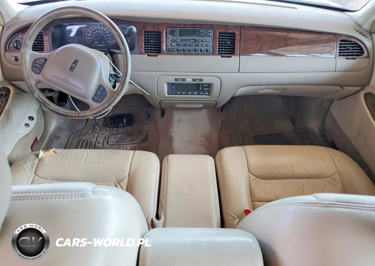 2000 Lincoln Town Car Signature VIN:1LNHM82W6YY902586 - 8