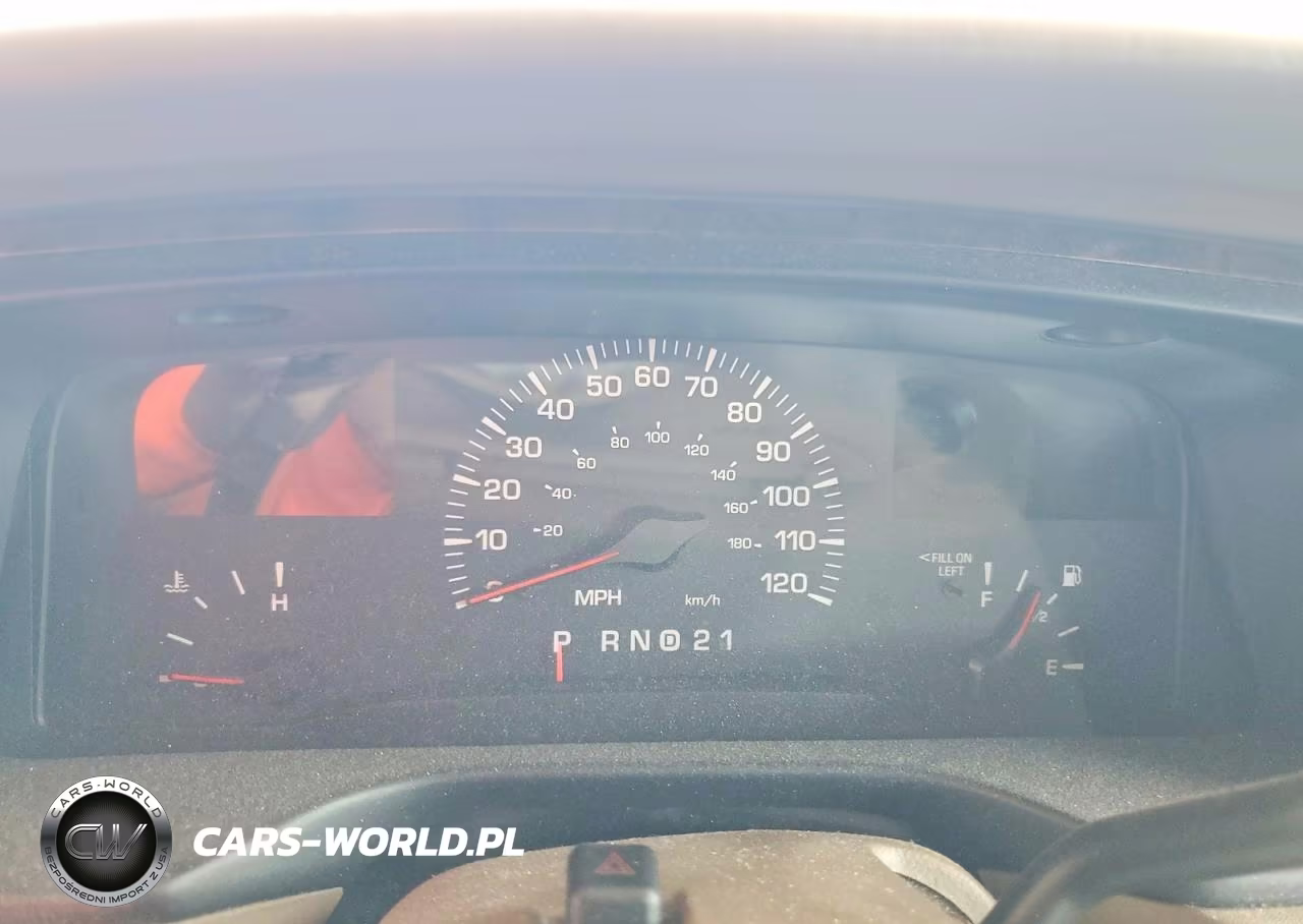 2000 Lincoln Town Car Signature VIN:1LNHM82W6YY902586 - 9