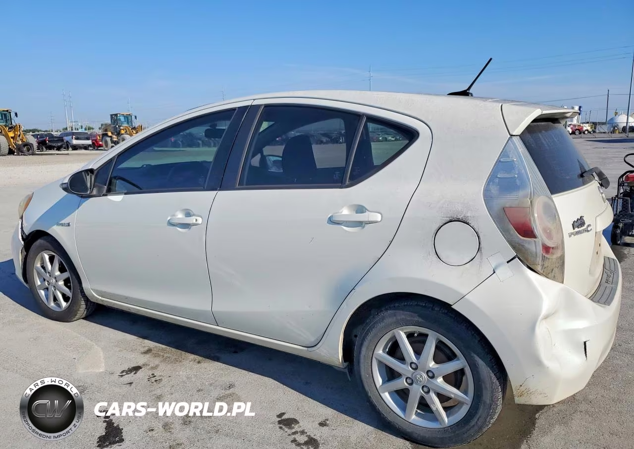2013 Toyota Prius C Three VIN:JTDKDTB36D1535548 - 2