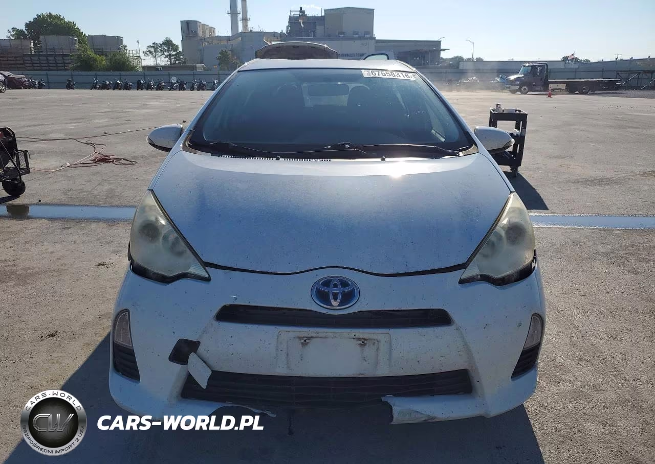 2013 Toyota Prius C Three VIN:JTDKDTB36D1535548 - 5