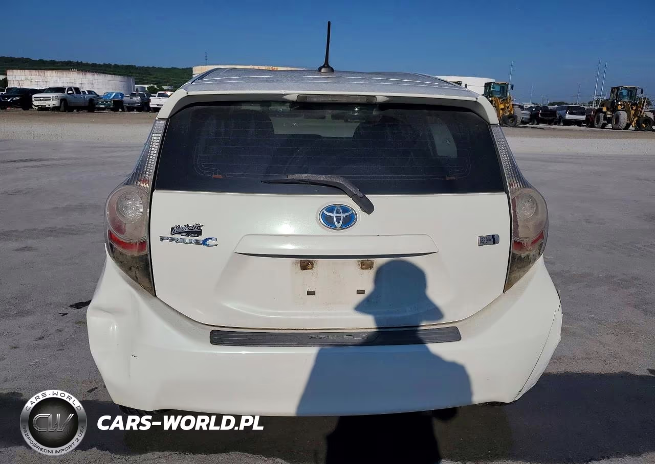 2013 Toyota Prius C Three VIN:JTDKDTB36D1535548 - 6