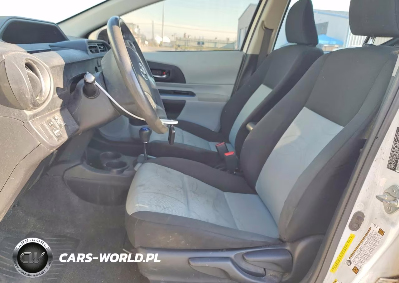 2013 Toyota Prius C Three VIN:JTDKDTB36D1535548 - 7