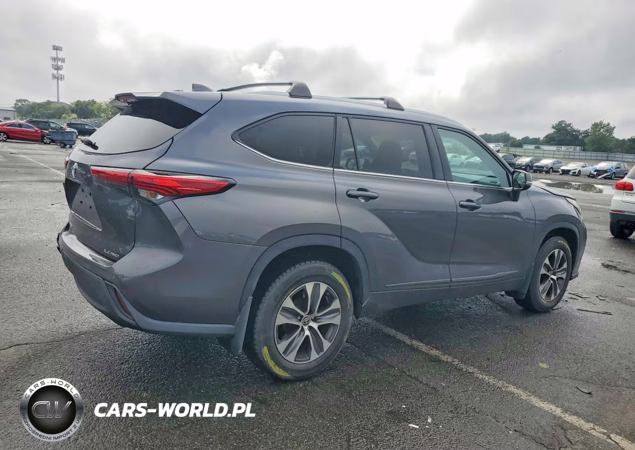 2022 Toyota Highlander Xle VIN:5TDGZRBH6NS165390 - 3
