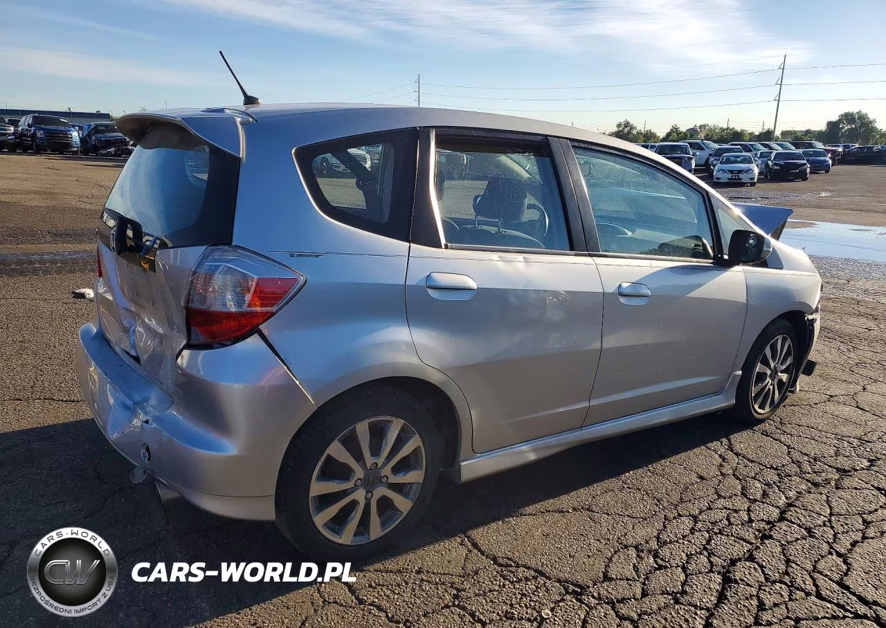 2012 Honda Fit Sport VIN:JHMGE8H51CC002680 - 3