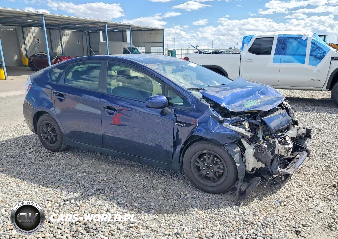 2014 Toyota Prius Three VIN:JTDKN3DU9E1754136 - 4