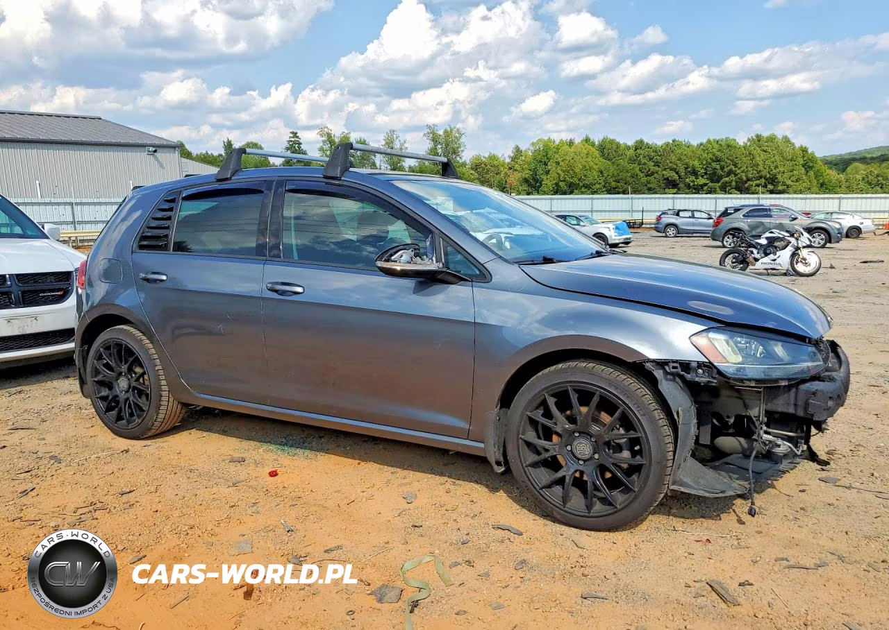2015 Volkswagen Golf VIN:3VW217AU2FM102578 - 4