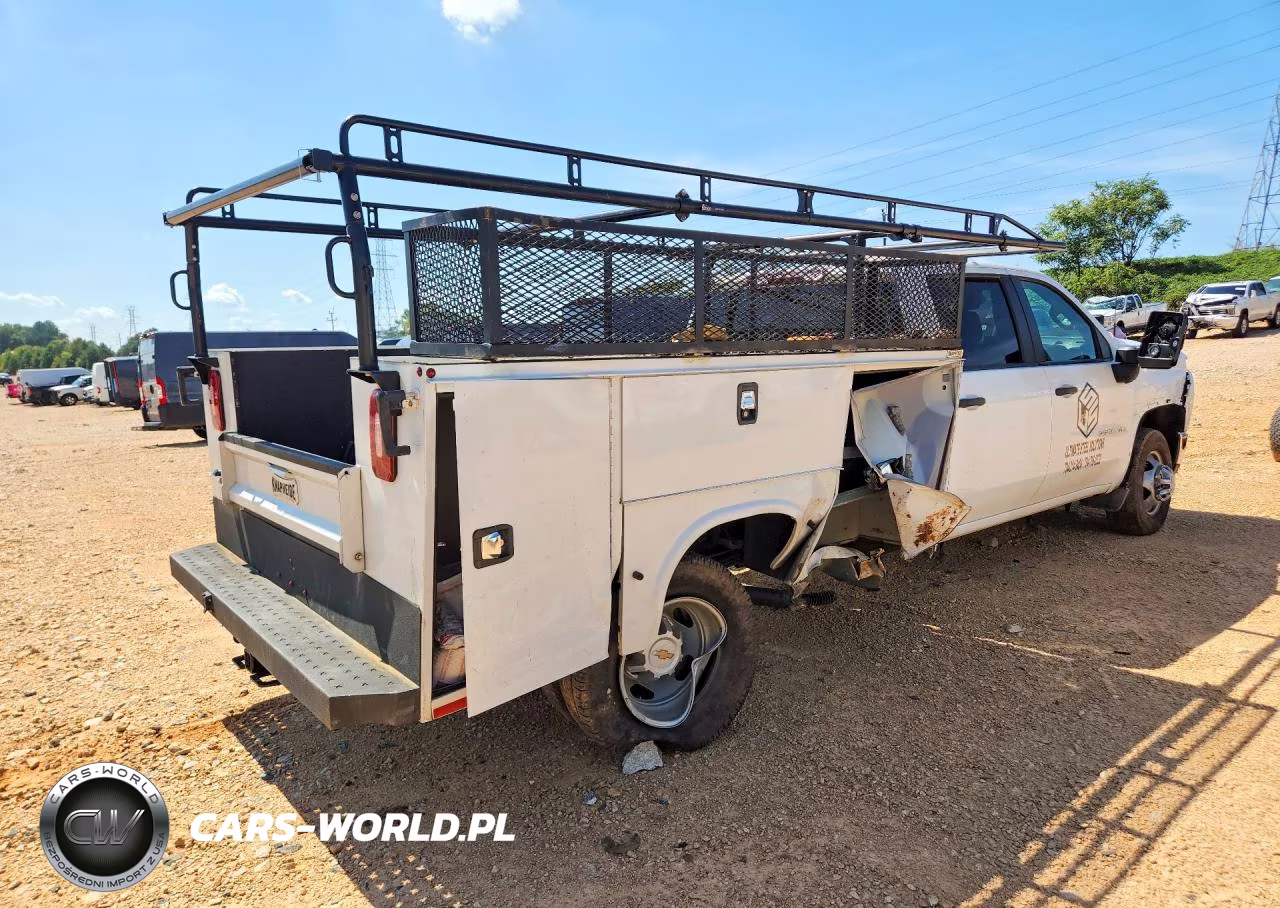 2024 Chevrolet Silverado K3500 VIN:1GB4YSEYXRF453237 - 3