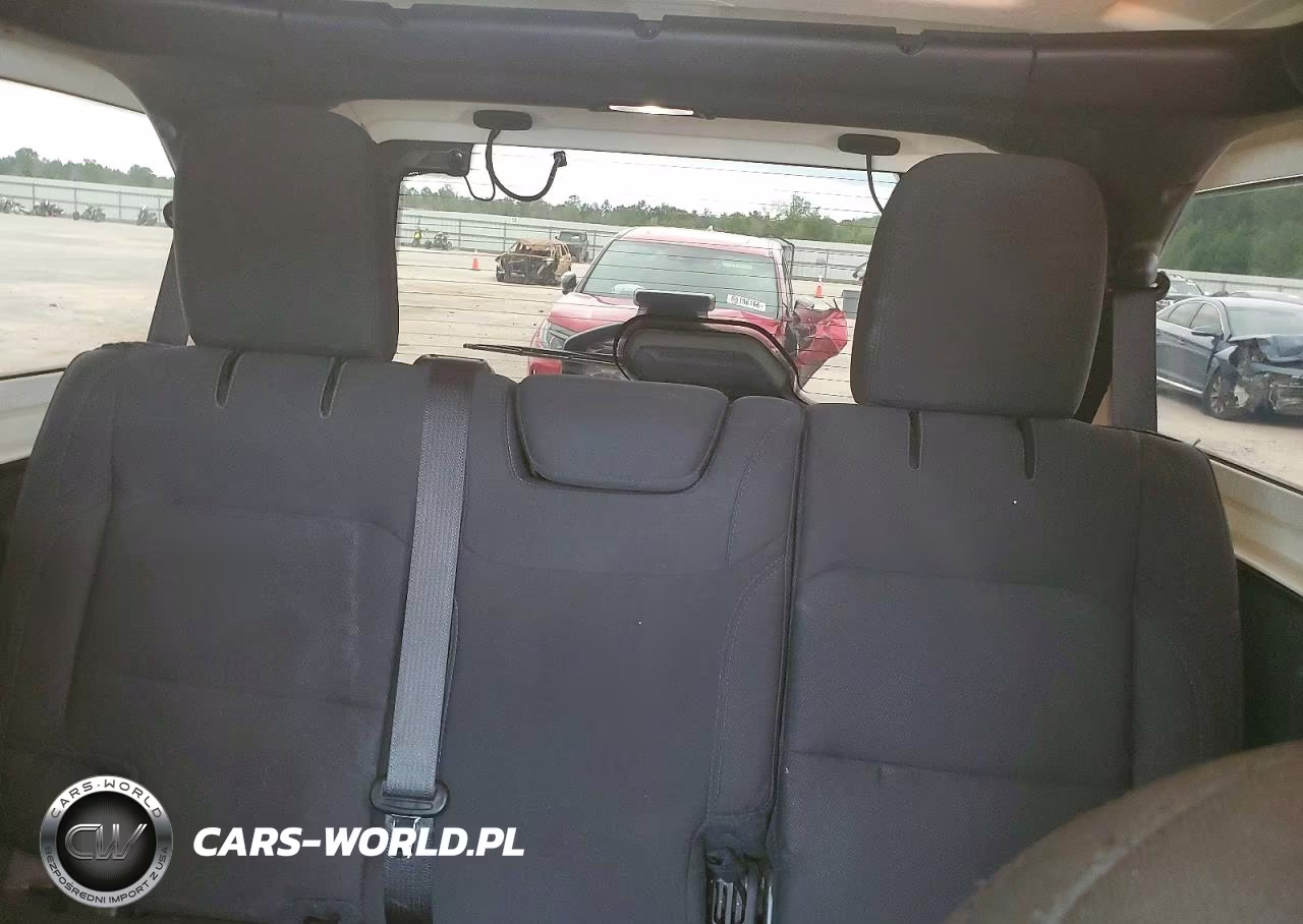 2020 Jeep Wrangler Unlimited Sahara VIN:1C4HJXENXLW159624 - 10