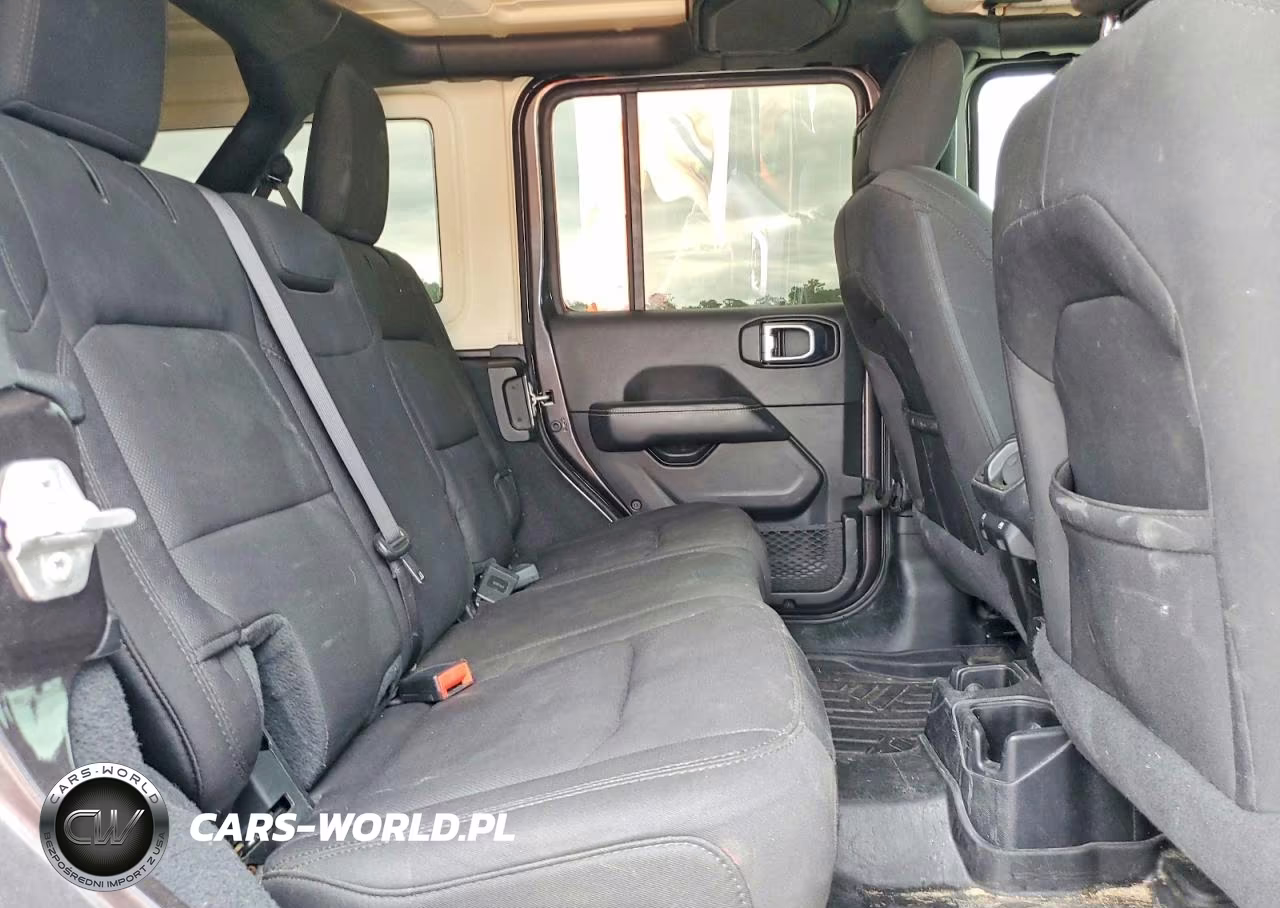 2020 Jeep Wrangler Unlimited Sahara VIN:1C4HJXENXLW159624 - 11