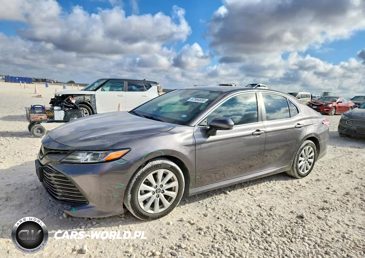 2020 Toyota Camry Le – zdjęcie 1 z 12