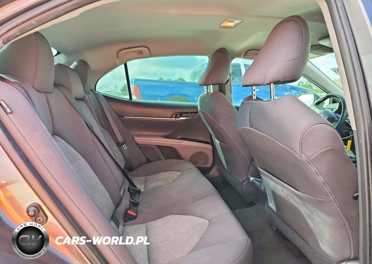 2020 Toyota Camry Le VIN:4T1C11AK9LU890961 - 10