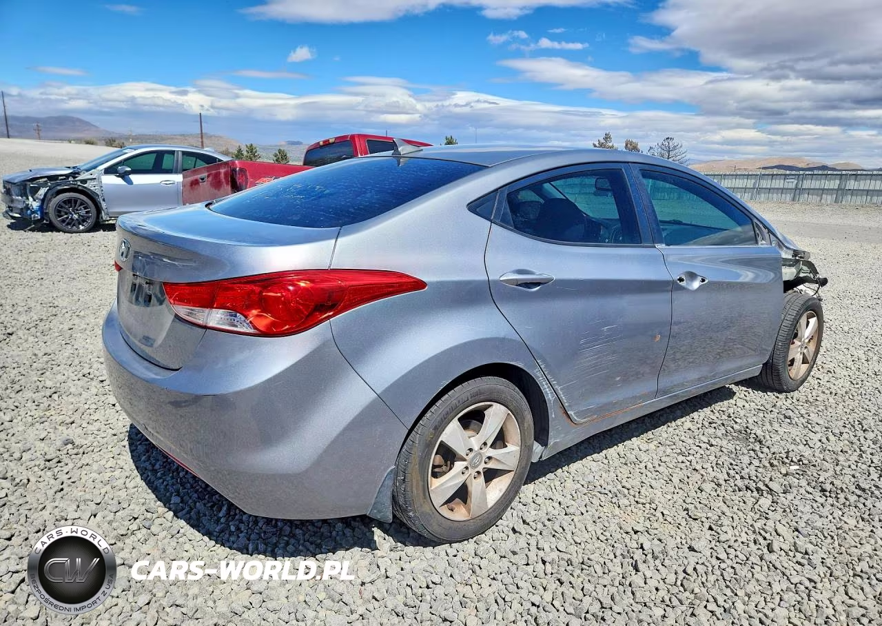 2013 Hyundai Elantra Gls VIN:KMHDH4AE2DU927345 - 3