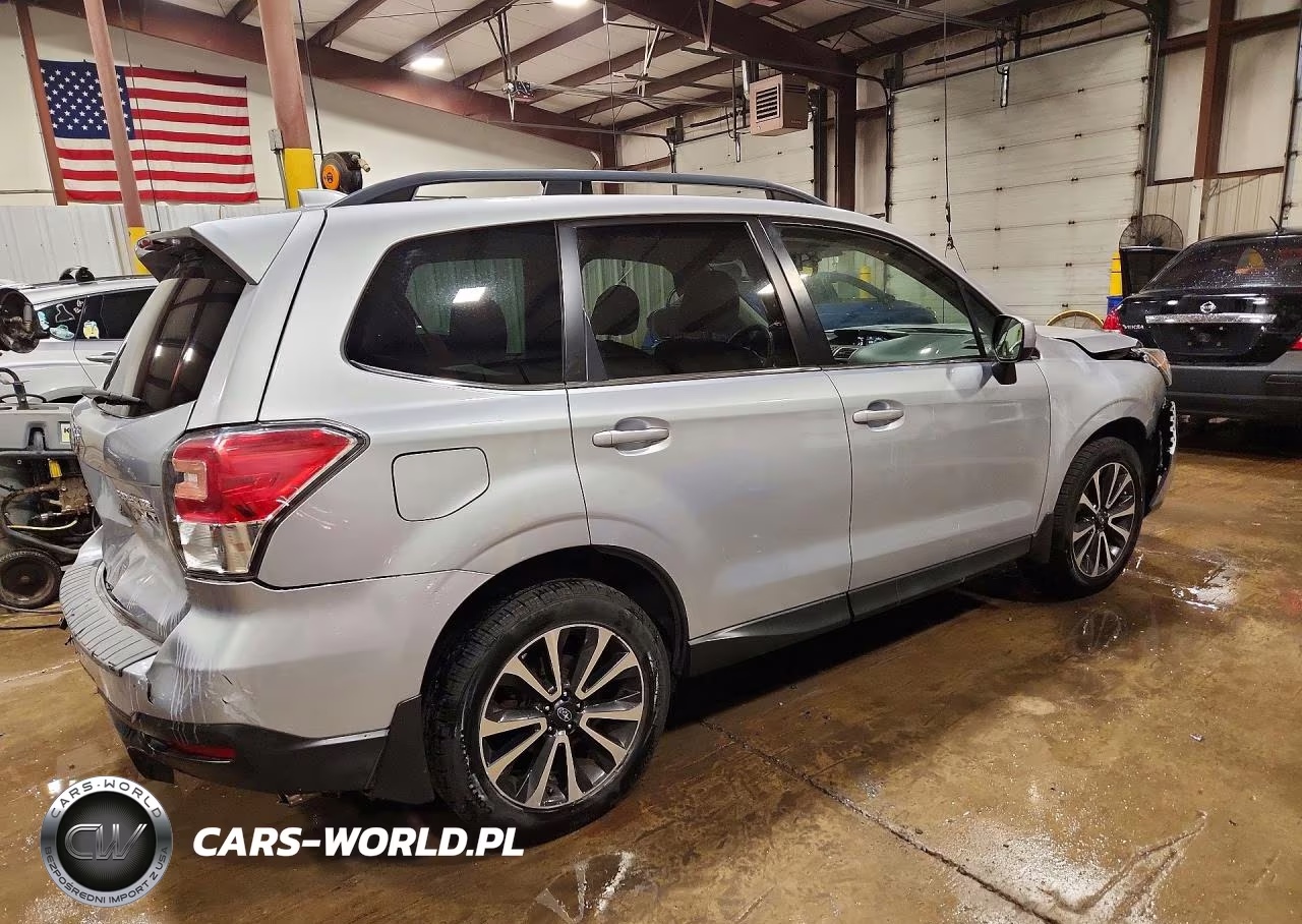2018 Subaru Forester 2.0Xt Premium VIN:JF2SJGEC2JH418808 - 3