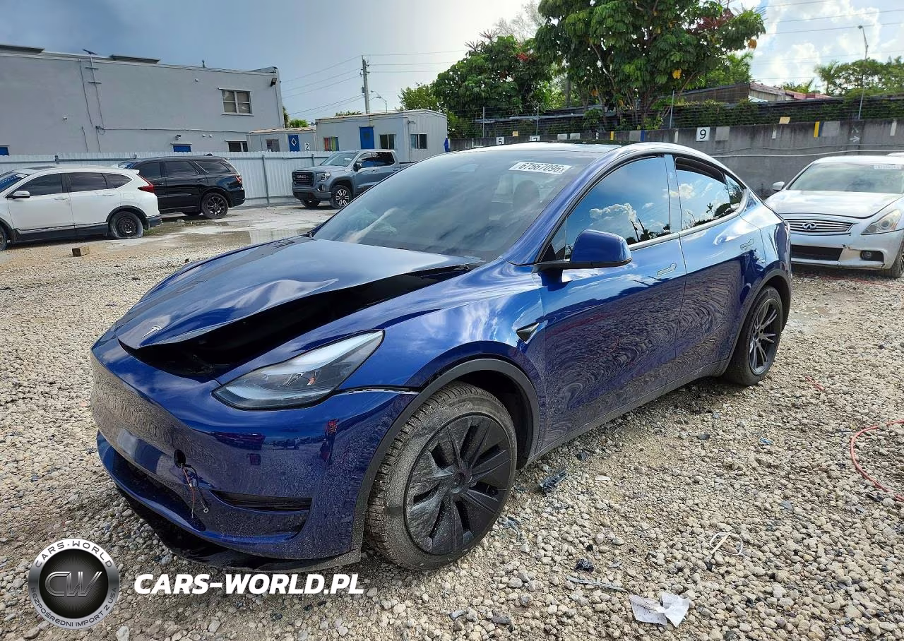 2025 Tesla Model Y – zdjęcie 1 z 13