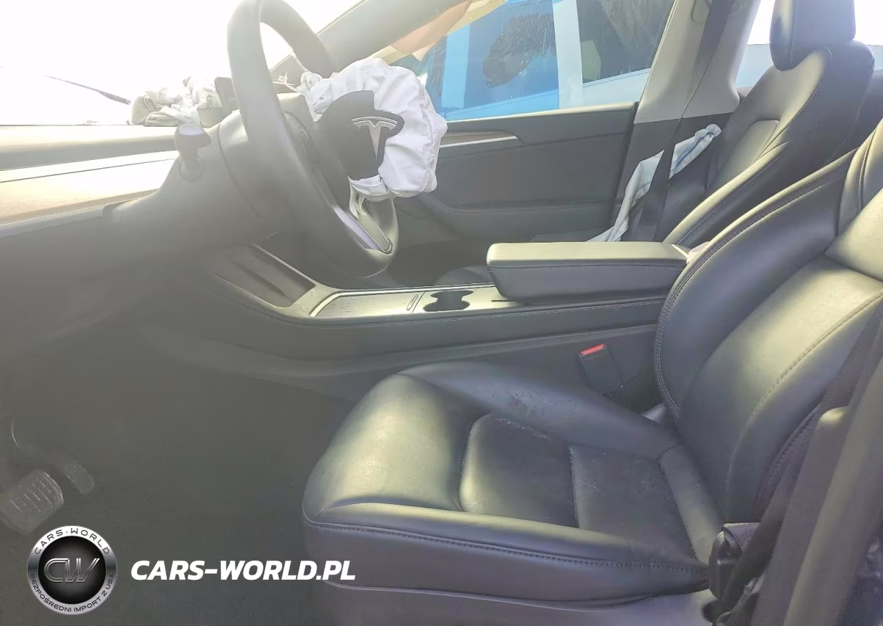 2025 Tesla Model Y VIN:7SAYGDEDXSF226832 - 7