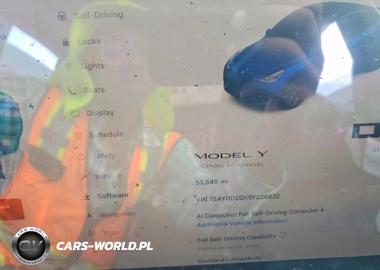 2025 Tesla Model Y VIN:7SAYGDEDXSF226832 - 9